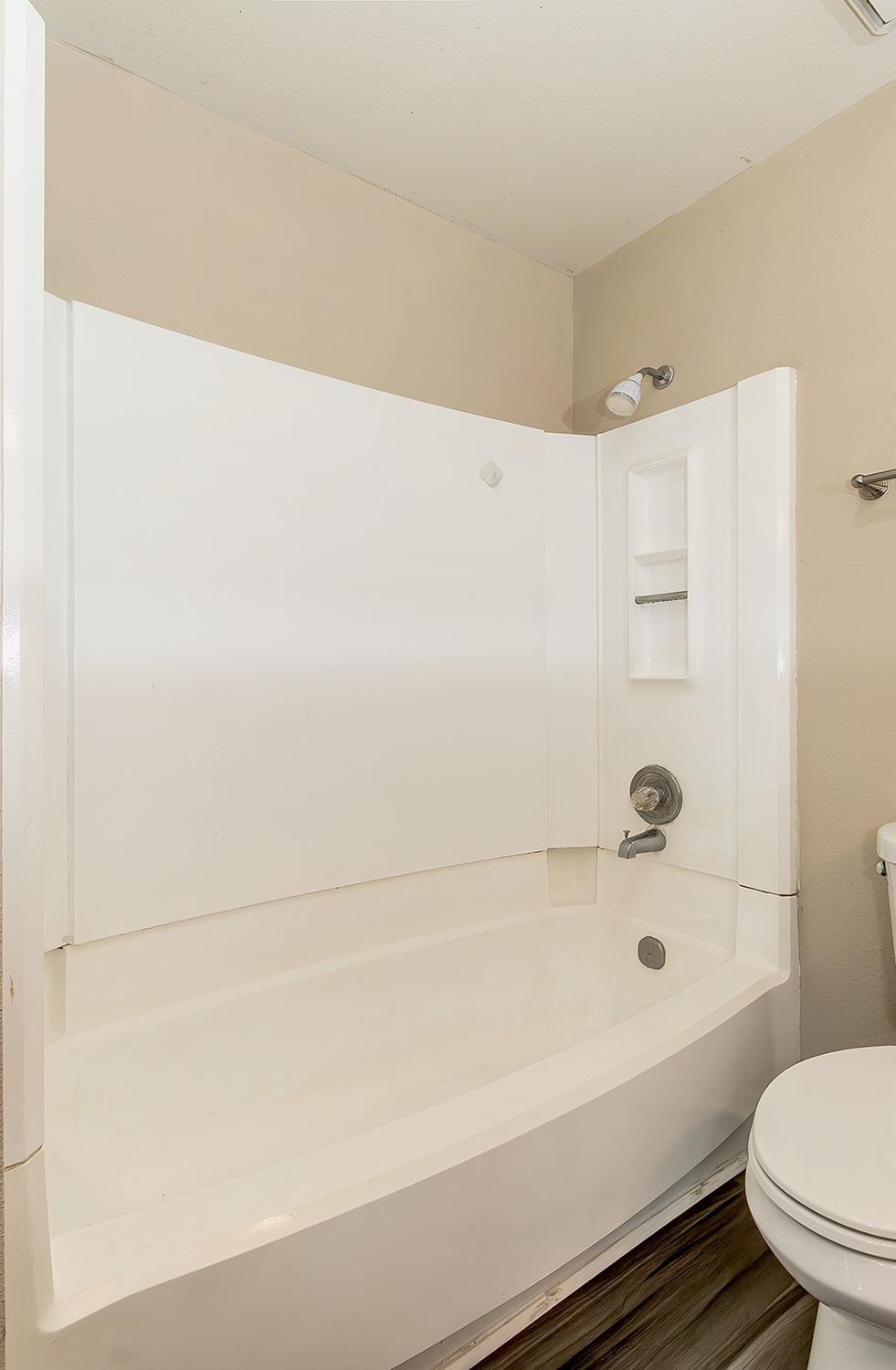 Detail Gallery Image 12 of 33 For 7675 N First St #202,  Fresno,  CA 93720 - 2 Beds | 2 Baths