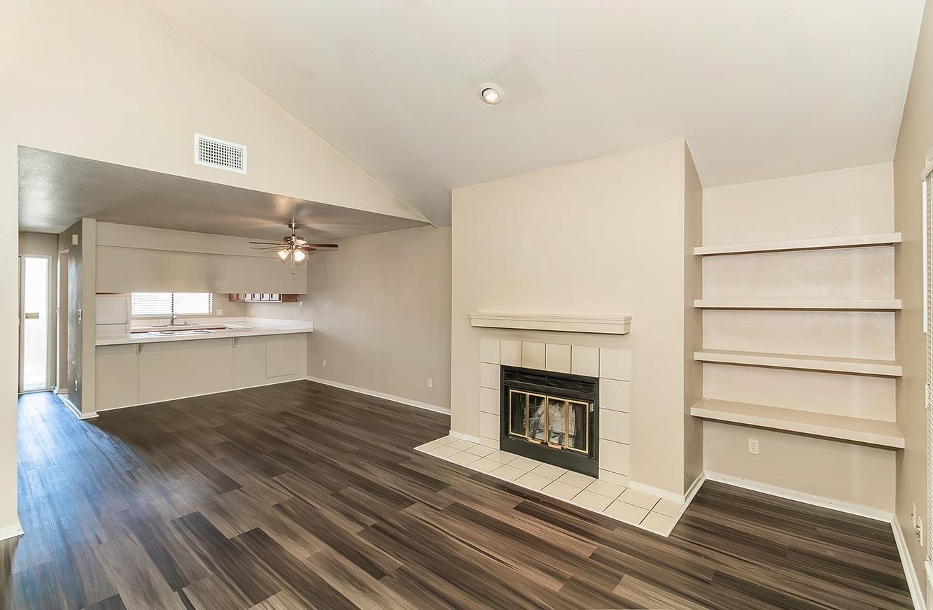 Detail Gallery Image 2 of 33 For 7675 N First St #202,  Fresno,  CA 93720 - 2 Beds | 2 Baths