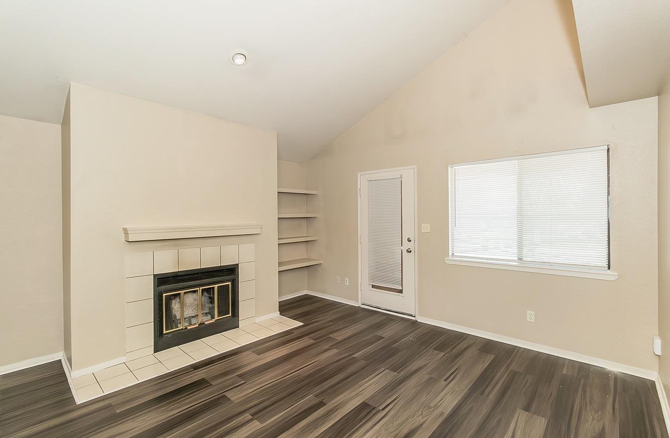 Detail Gallery Image 3 of 33 For 7675 N First St #202,  Fresno,  CA 93720 - 2 Beds | 2 Baths