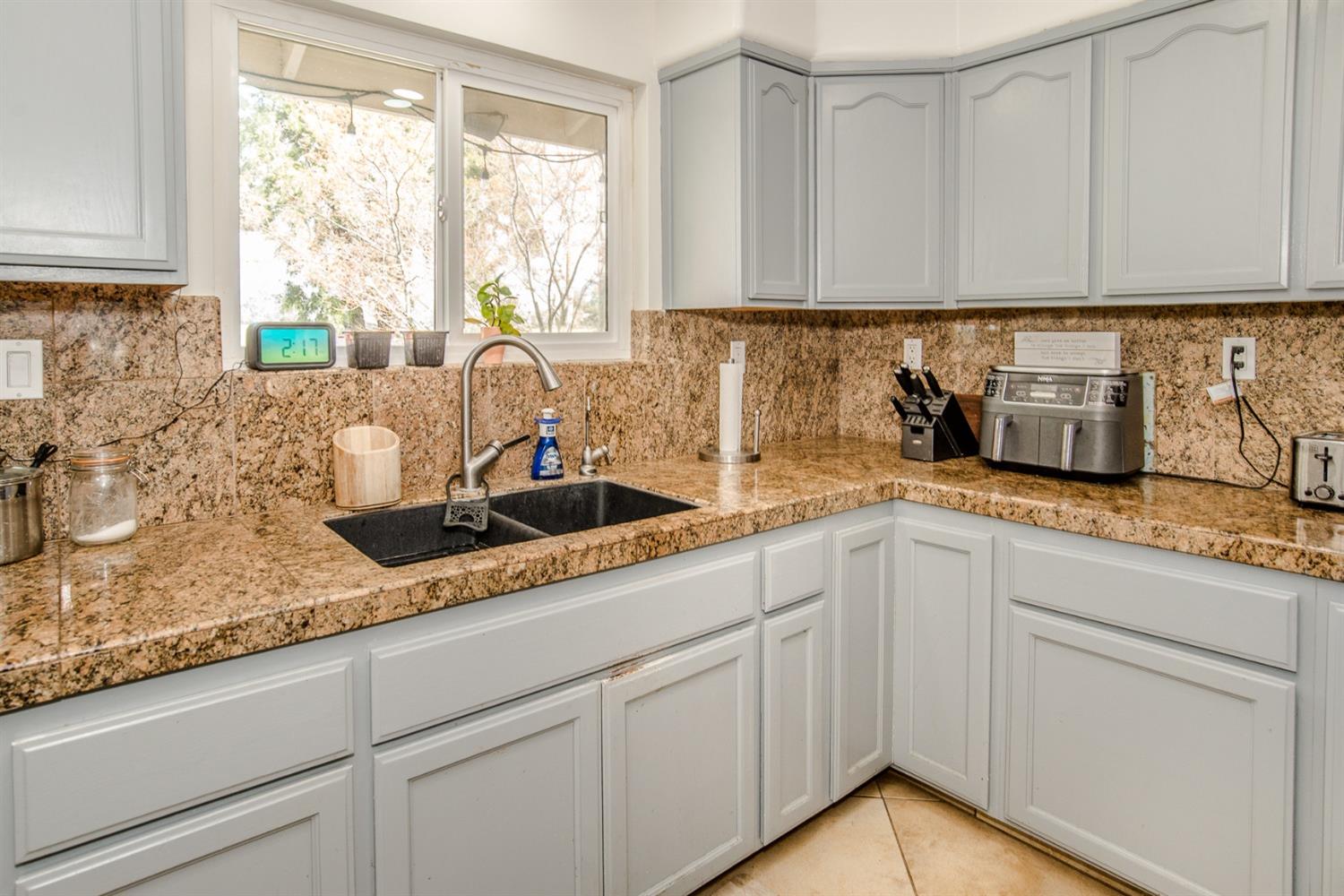 Detail Gallery Image 18 of 79 For 19293 Hillcrest Dr, Woodland,  CA 95695 - 3 Beds | 2/1 Baths