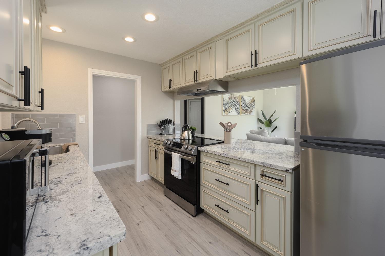 Detail Gallery Image 7 of 38 For 8942 Alderson Ave, Sacramento,  CA 95826 - 3 Beds | 2 Baths