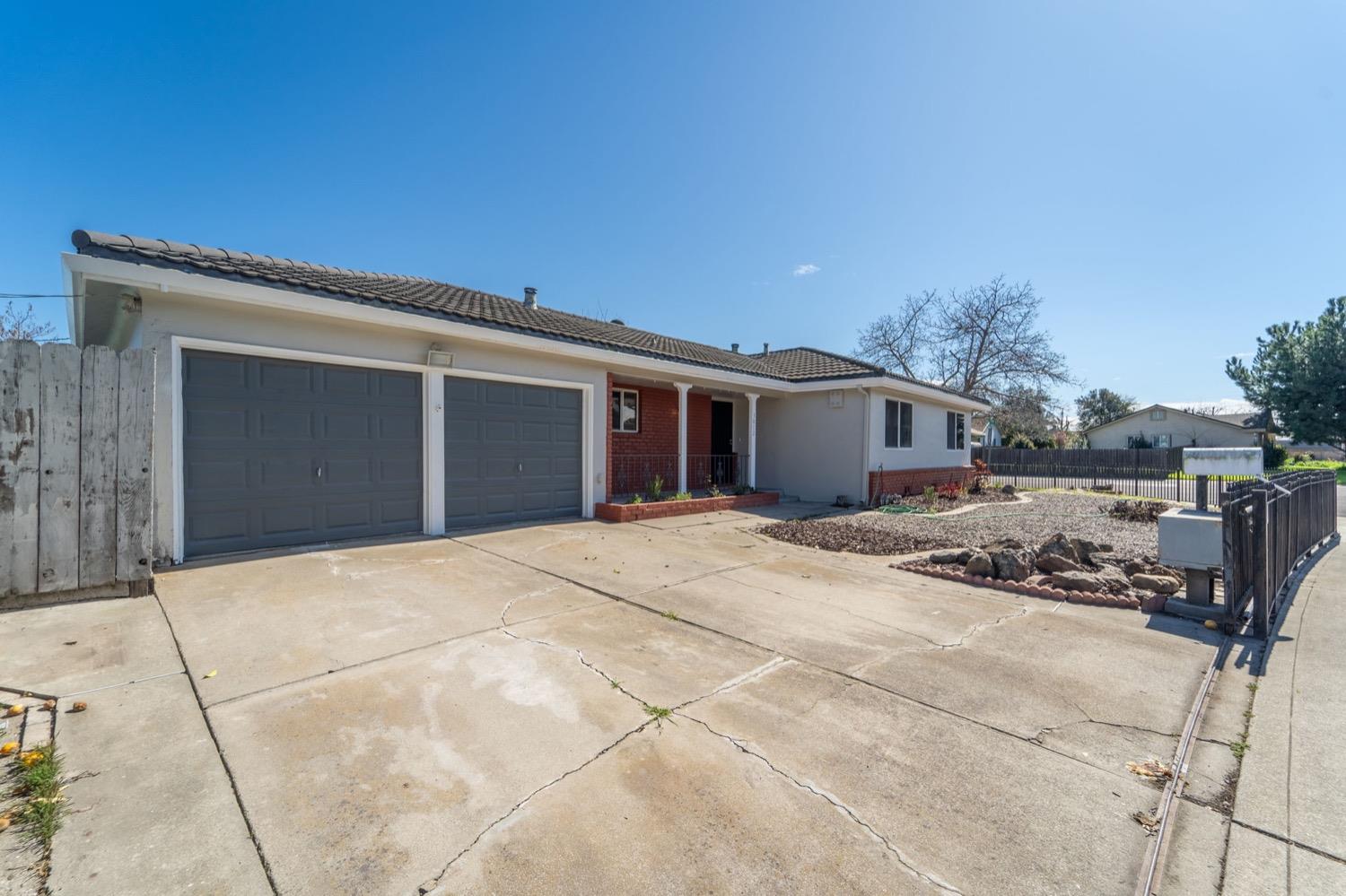 Detail Gallery Image 2 of 28 For 3812 Delano Ave, Stockton,  CA 95204 - 3 Beds | 2 Baths
