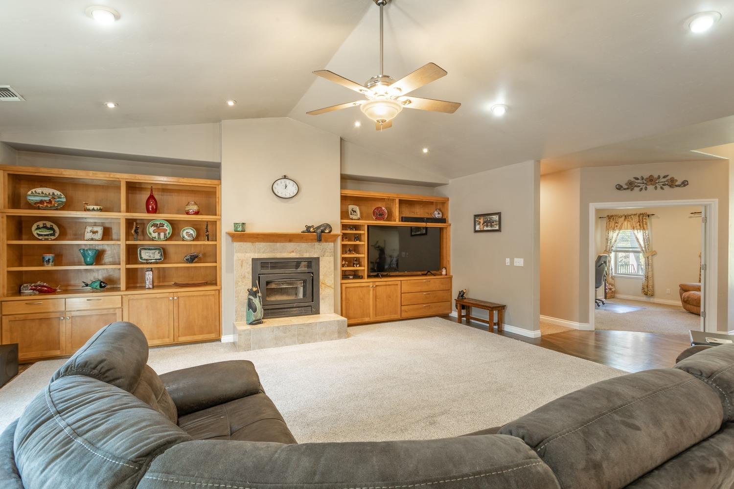 Detail Gallery Image 15 of 58 For 22260 Placer Hills Rd, Colfax,  CA 95713 - 3 Beds | 2/1 Baths