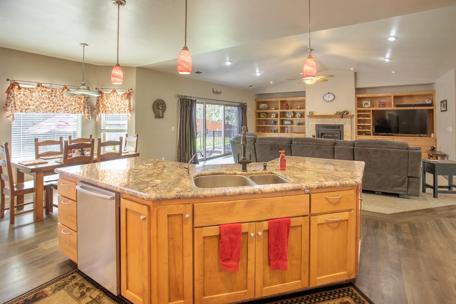 Detail Gallery Image 13 of 58 For 22260 Placer Hills Rd, Colfax,  CA 95713 - 3 Beds | 2/1 Baths