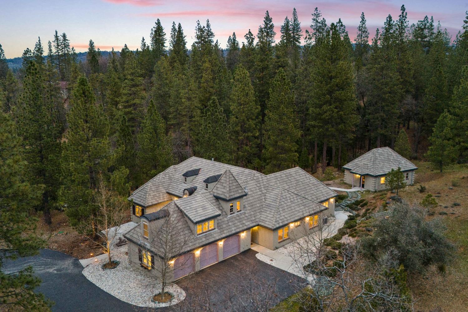 Detail Gallery Image 2 of 50 For 11966 Logans Run Ct, Grass Valley,  CA 95945 - 3 Beds | 3/2 Baths