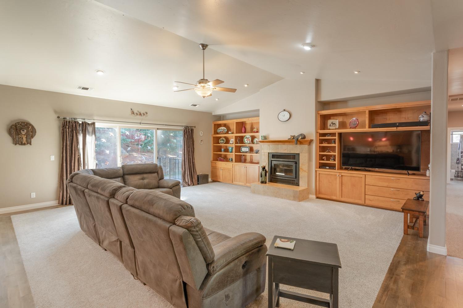 Detail Gallery Image 6 of 58 For 22260 Placer Hills Rd, Colfax,  CA 95713 - 3 Beds | 2/1 Baths