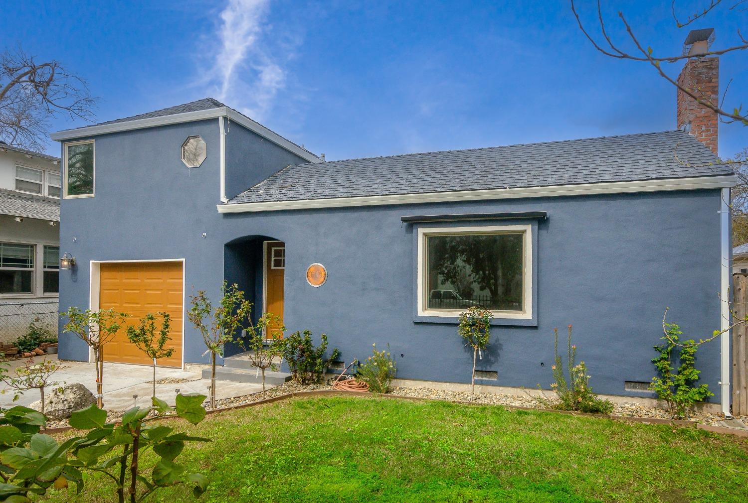 Detail Gallery Image 1 of 1 For 619 Redwood Ave, Sacramento,  CA 95815 - 3 Beds | 2 Baths