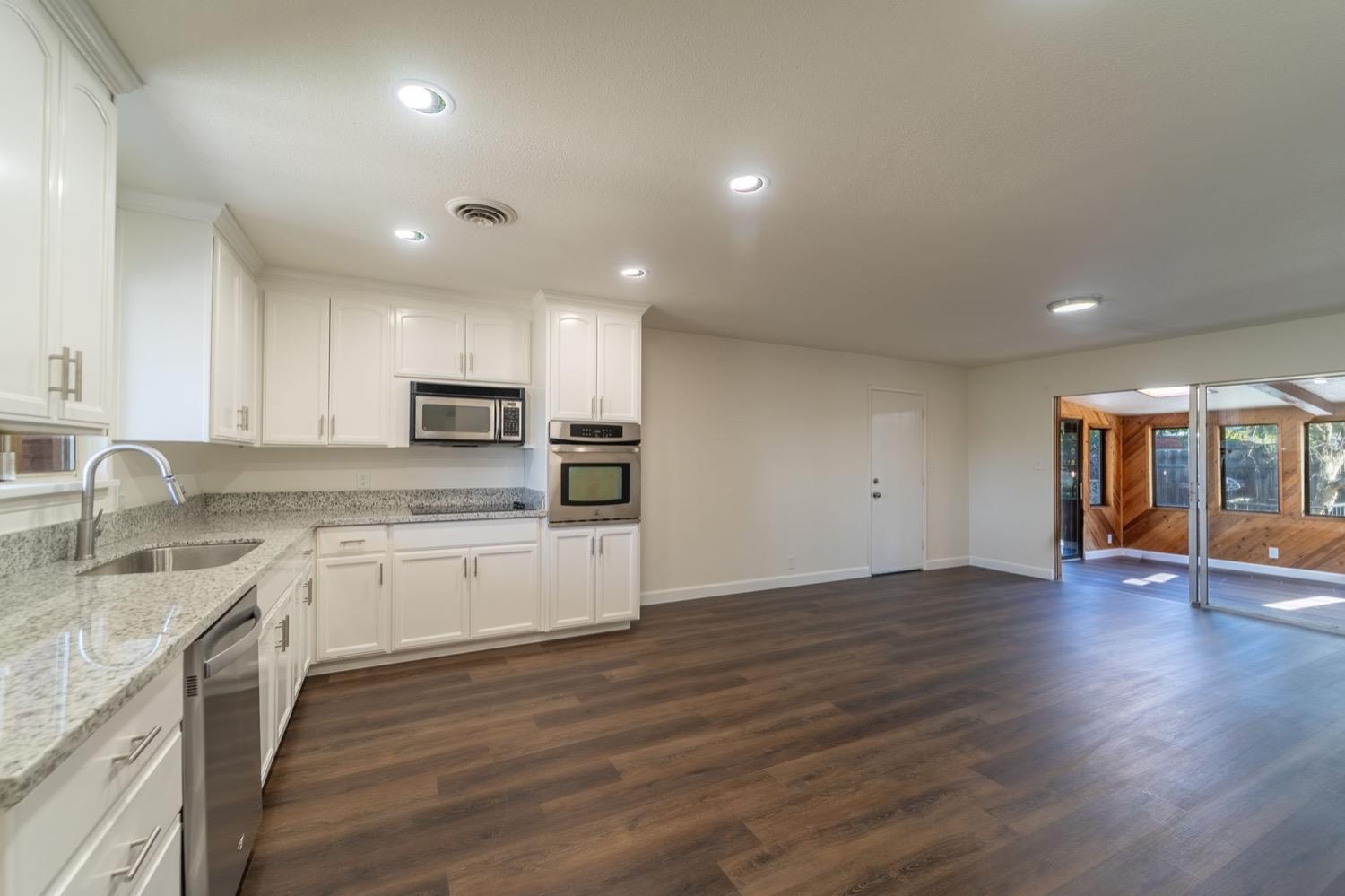 Detail Gallery Image 8 of 28 For 3812 Delano Ave, Stockton,  CA 95204 - 3 Beds | 2 Baths