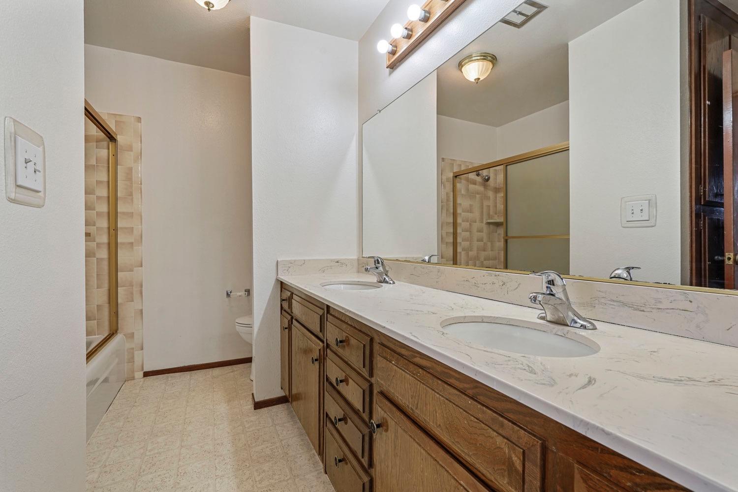 Detail Gallery Image 27 of 43 For 1077 Rivara Rd #215,  Stockton,  CA 95207 - 2 Beds | 1/1 Baths
