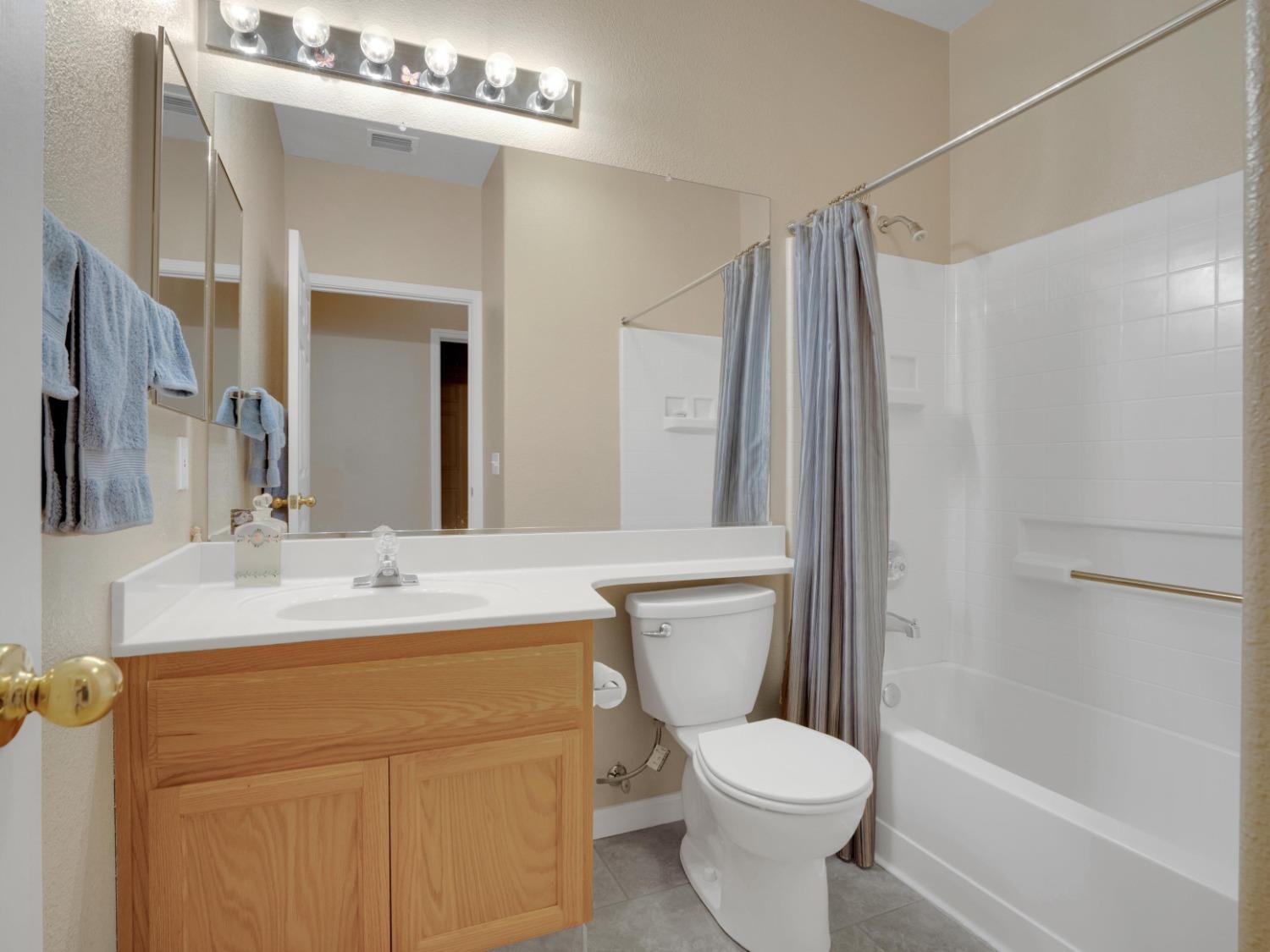 Detail Gallery Image 12 of 17 For 2042 Spring Blossom Ln, Turlock,  CA 95382 - 2 Beds | 2 Baths