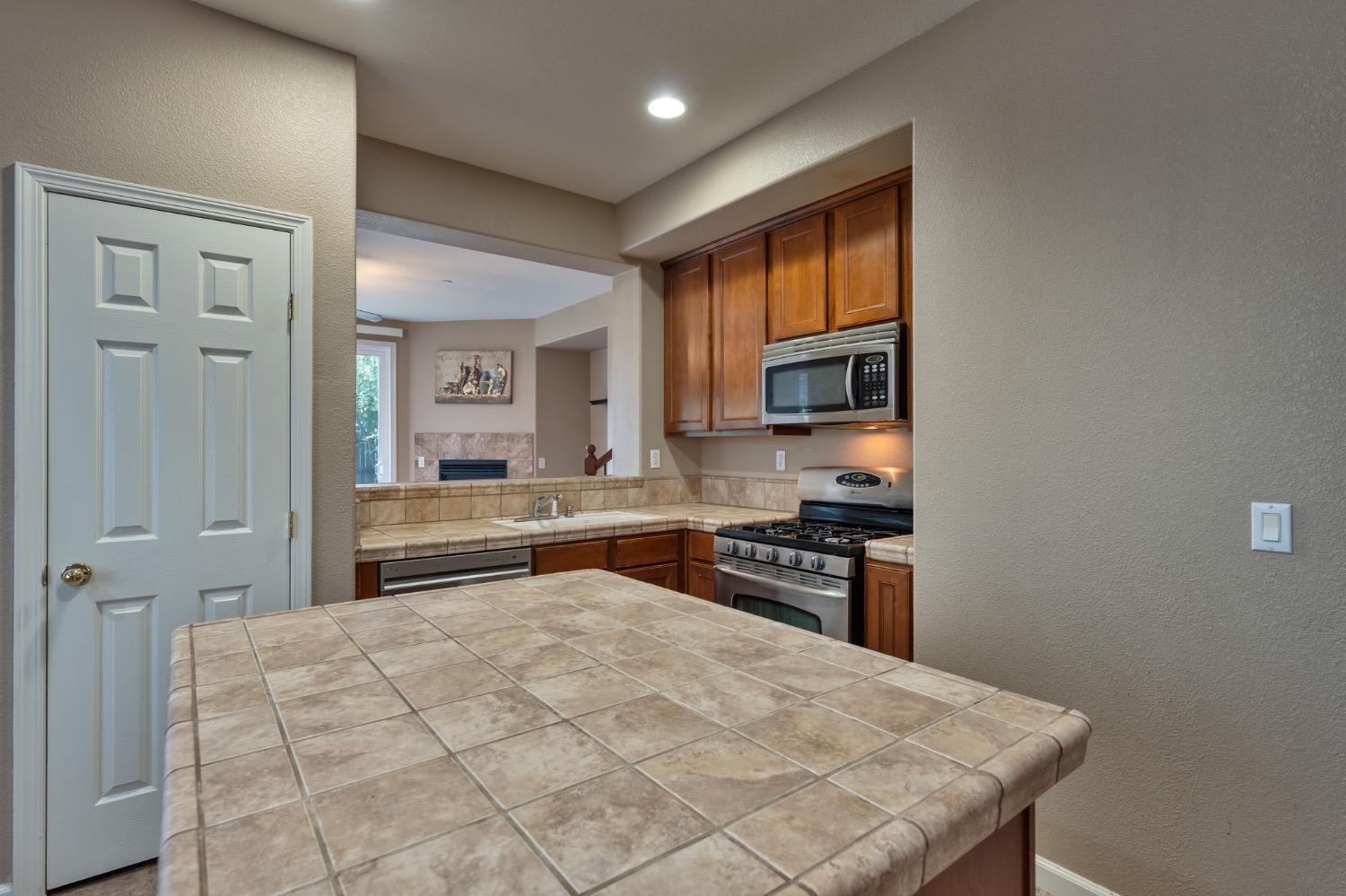 Detail Gallery Image 13 of 43 For 7515 Sheldon Rd #31101,  Elk Grove,  CA 95758 - 3 Beds | 2/1 Baths