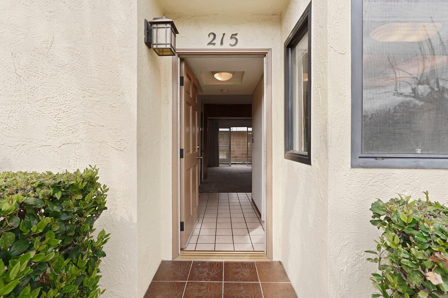 Detail Gallery Image 9 of 43 For 1077 Rivara Rd #215,  Stockton,  CA 95207 - 2 Beds | 1/1 Baths