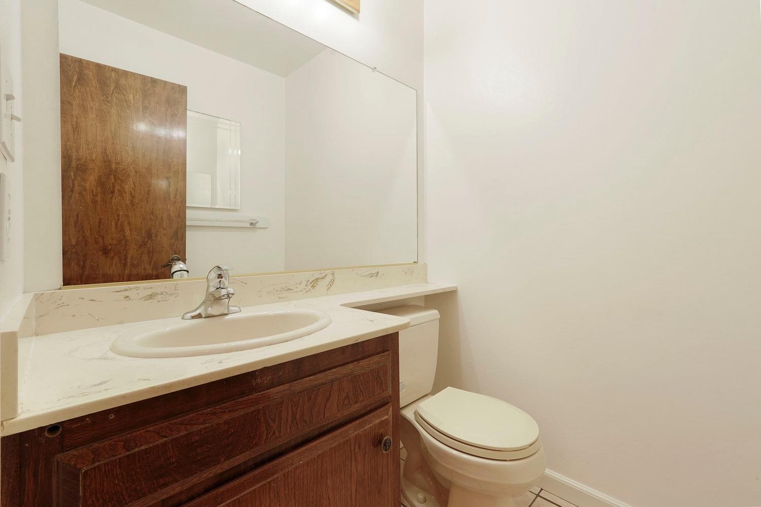 Detail Gallery Image 20 of 43 For 1077 Rivara Rd #215,  Stockton,  CA 95207 - 2 Beds | 1/1 Baths