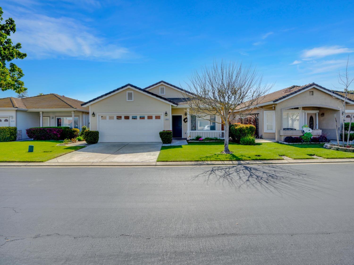 Detail Gallery Image 2 of 17 For 2042 Spring Blossom Ln, Turlock,  CA 95382 - 2 Beds | 2 Baths