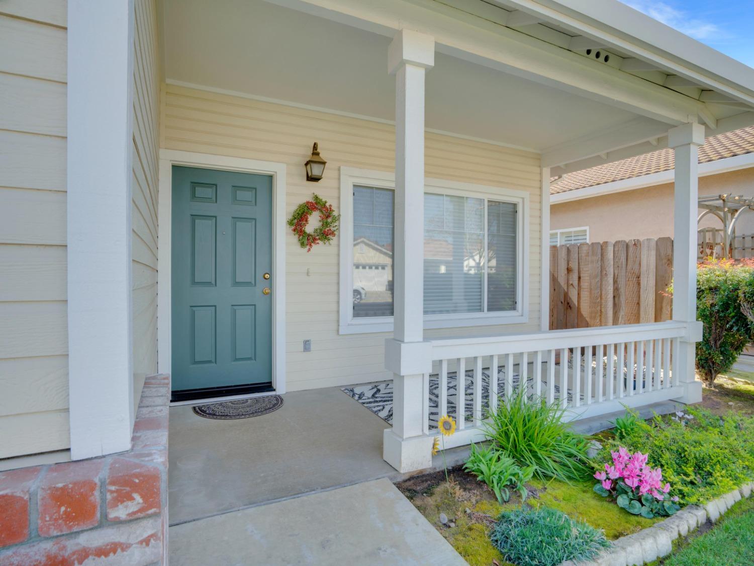 Detail Gallery Image 5 of 17 For 2042 Spring Blossom Ln, Turlock,  CA 95382 - 2 Beds | 2 Baths