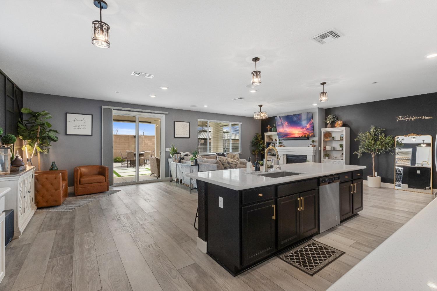 Detail Gallery Image 11 of 43 For 2614 Lepin Ln, Turlock,  CA 95382 - 4 Beds | 2/1 Baths