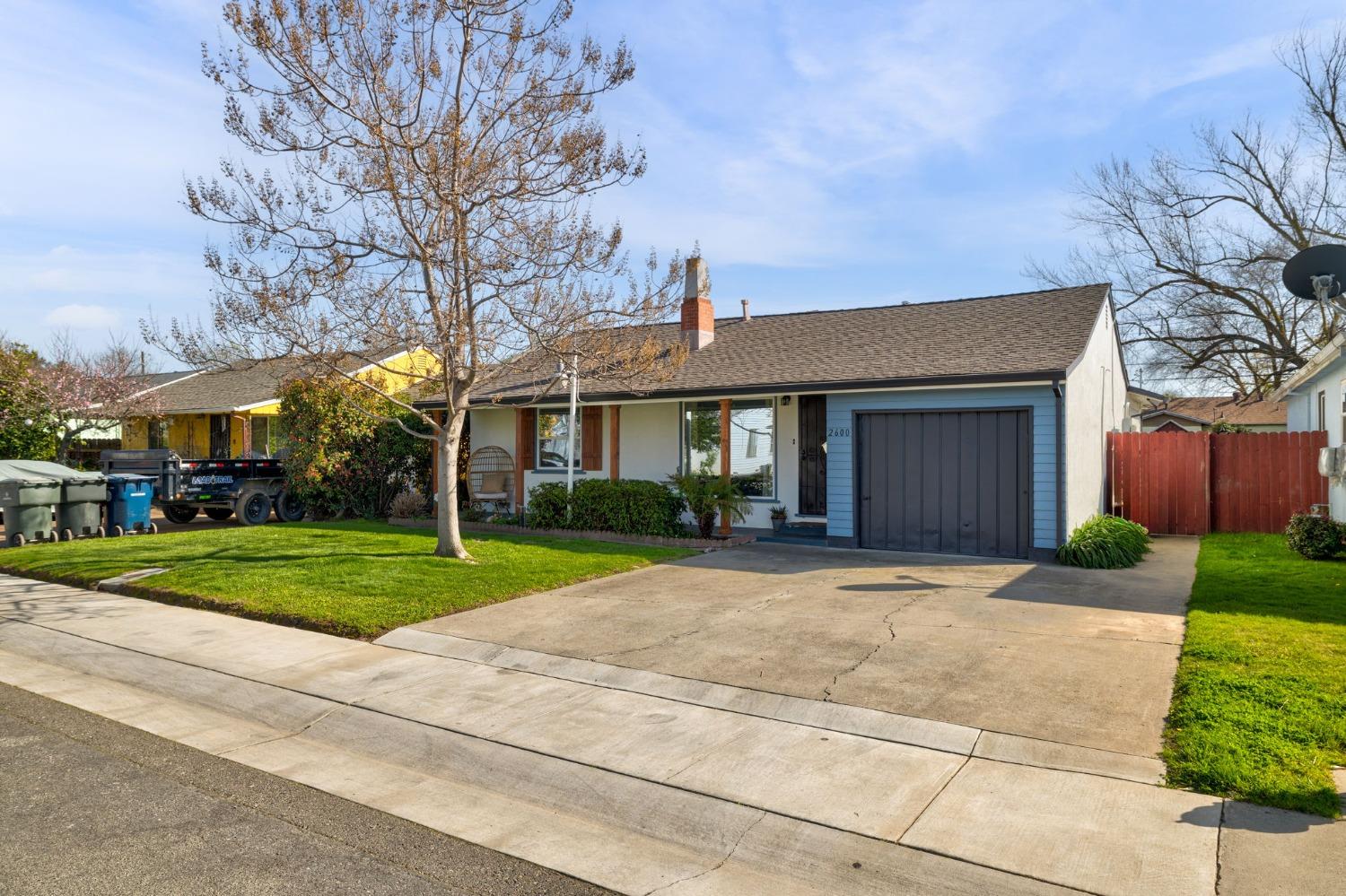 Detail Gallery Image 1 of 1 For 2600 23rd Ave, Sacramento,  CA 95820 - 2 Beds | 1/1 Baths
