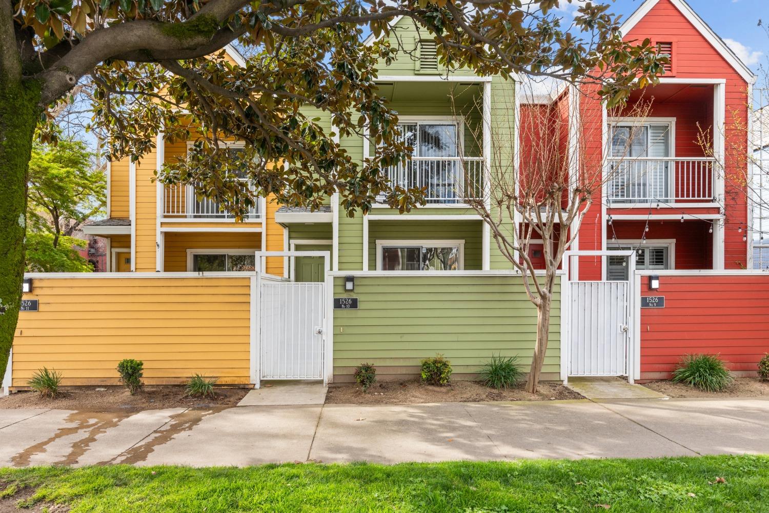 Detail Gallery Image 1 of 1 For 1526 15th St #10,  Sacramento,  CA 95814 - 2 Beds | 1/1 Baths