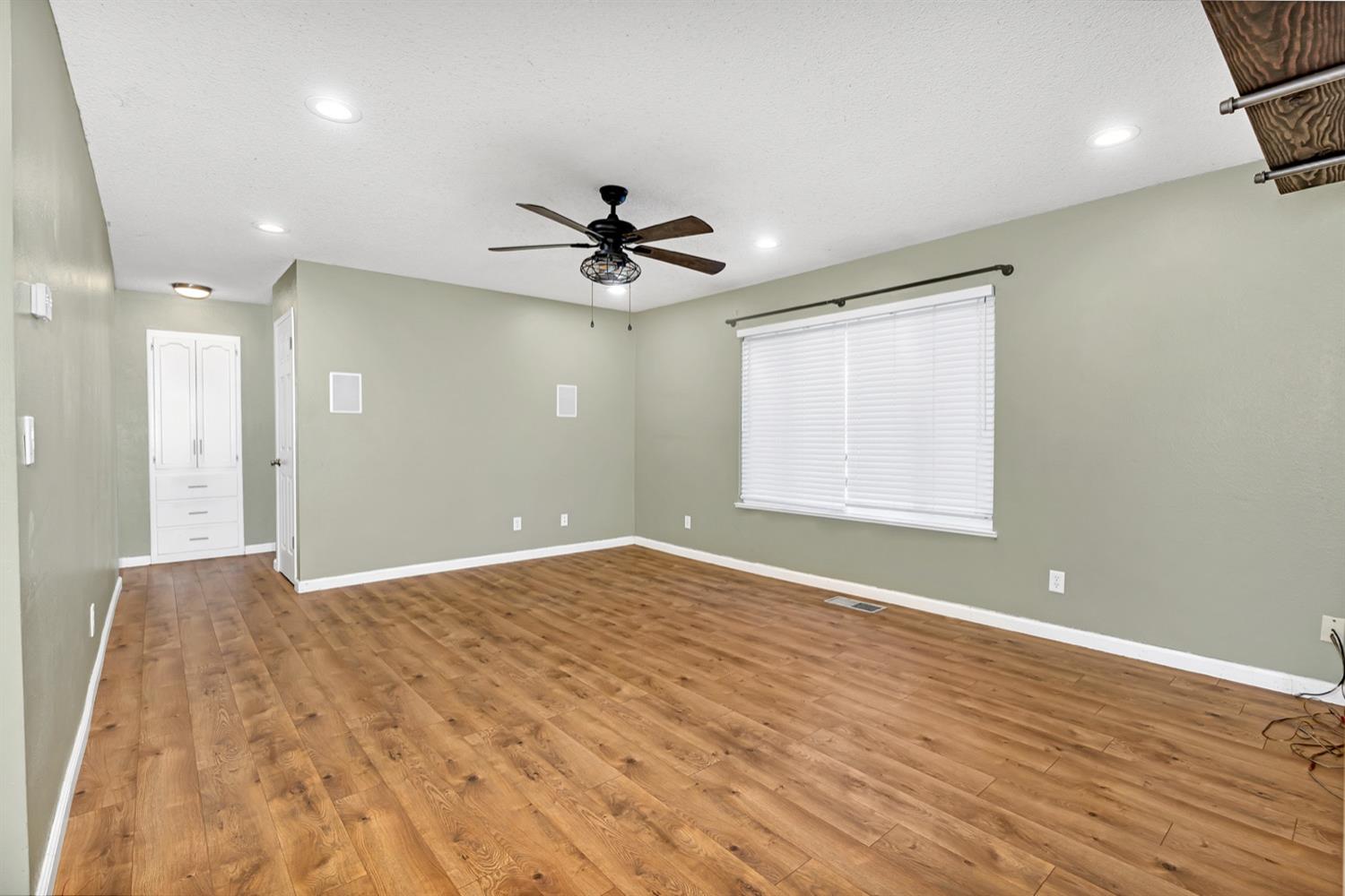 Detail Gallery Image 15 of 34 For 2345 Mission St, Turlock,  CA 95380 - 3 Beds | 2 Baths