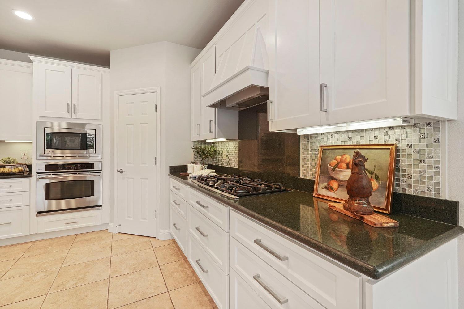 Detail Gallery Image 1 of 1 For 2350 Acorn Meadows Ln, Manteca,  CA 95336 - 2 Beds | 2 Baths