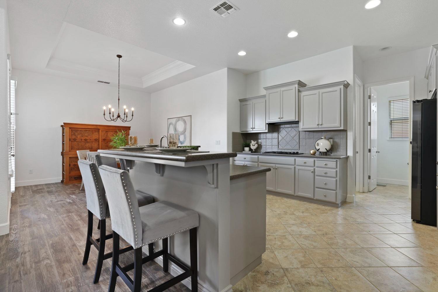 Detail Gallery Image 10 of 47 For 377 Travertine Dr, Ripon,  CA 95366 - 4 Beds | 2/1 Baths
