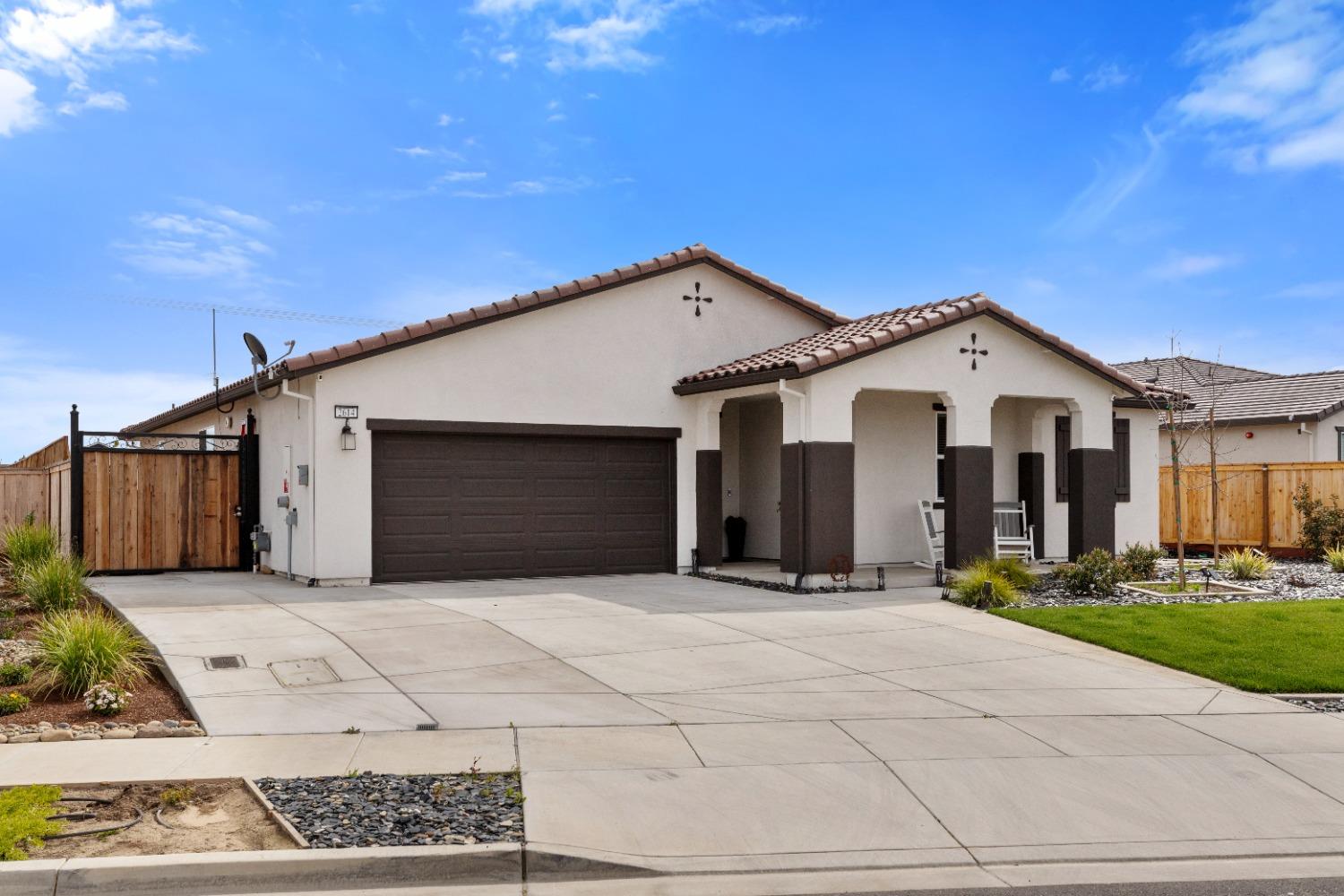 Detail Gallery Image 2 of 43 For 2614 Lepin Ln, Turlock,  CA 95382 - 4 Beds | 2/1 Baths