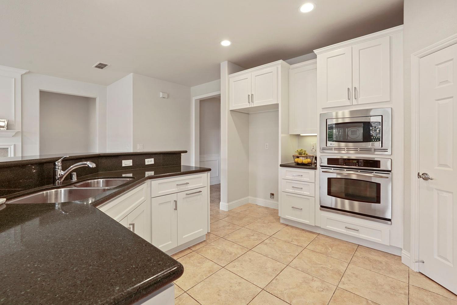 Detail Gallery Image 16 of 45 For 2350 Acorn Meadows Ln, Manteca,  CA 95336 - 2 Beds | 2 Baths