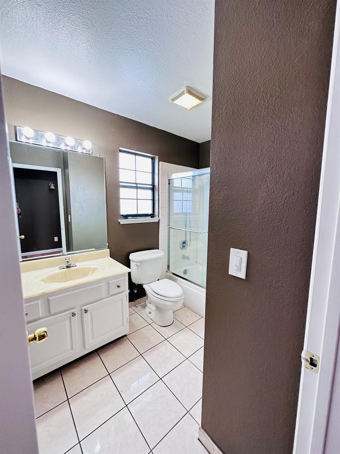 Detail Gallery Image 11 of 16 For 1709 Magnolia Tree Ct, San Jose,  CA 95122 - 3 Beds | 2/1 Baths