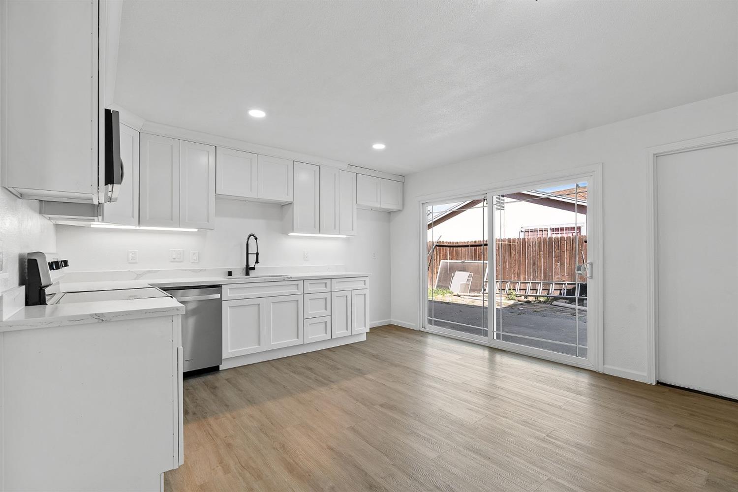 Detail Gallery Image 12 of 40 For 7617 21st Ave, Sacramento,  CA 95820 - 3 Beds | 2 Baths