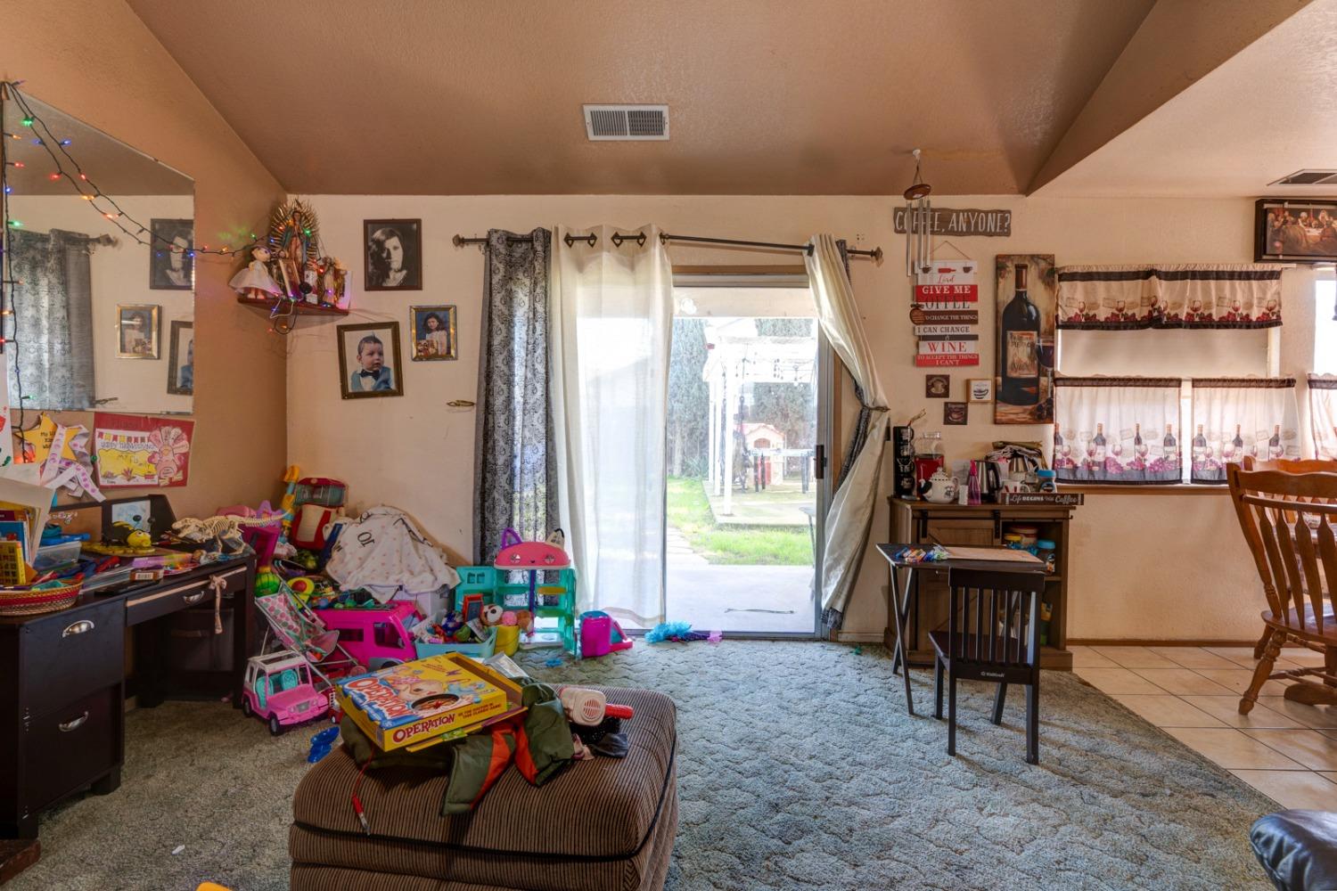 Detail Gallery Image 7 of 23 For 2019 Monroe Ct, Chowchilla,  CA 93610 - 3 Beds | 2 Baths