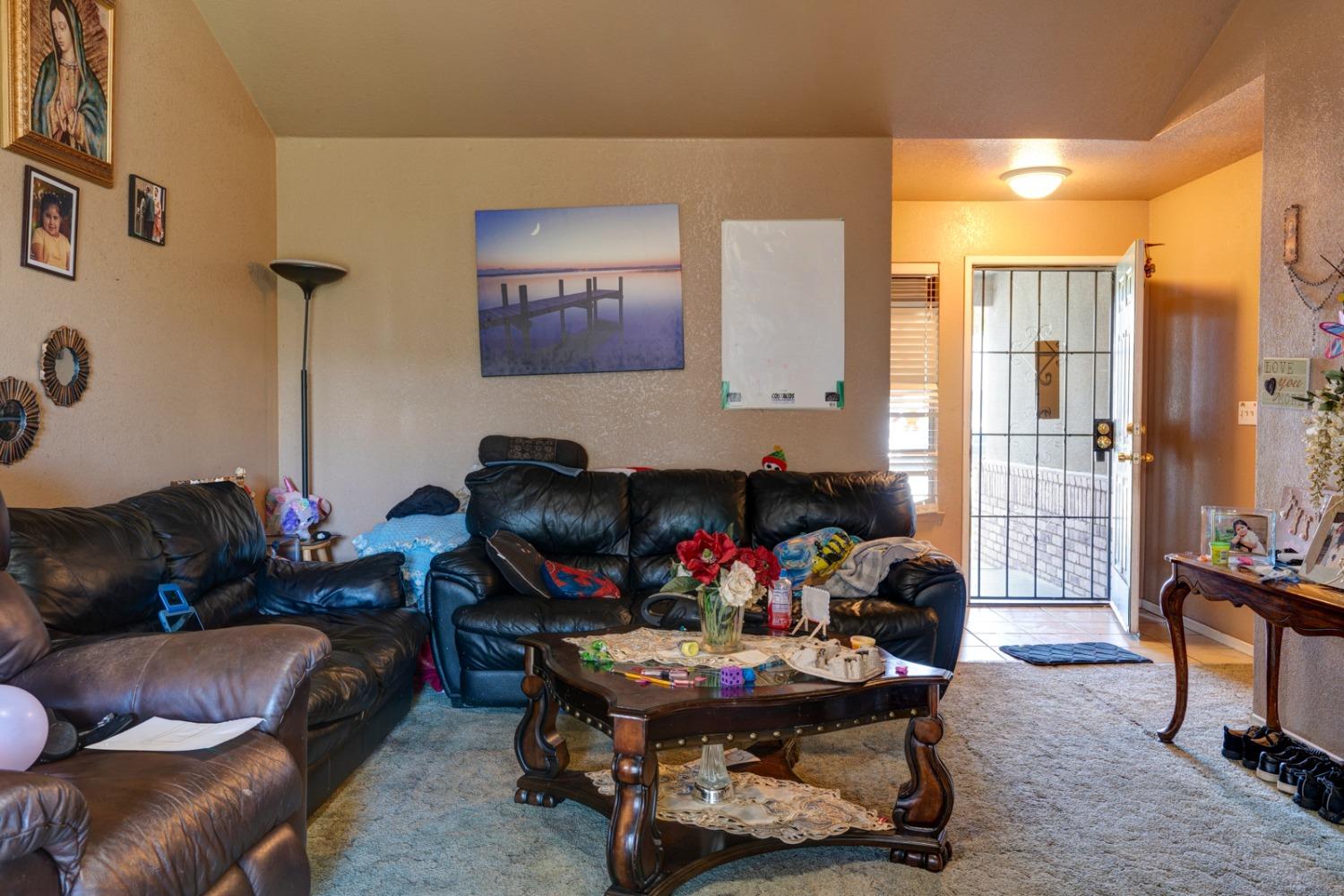 Detail Gallery Image 4 of 23 For 2019 Monroe Ct, Chowchilla,  CA 93610 - 3 Beds | 2 Baths