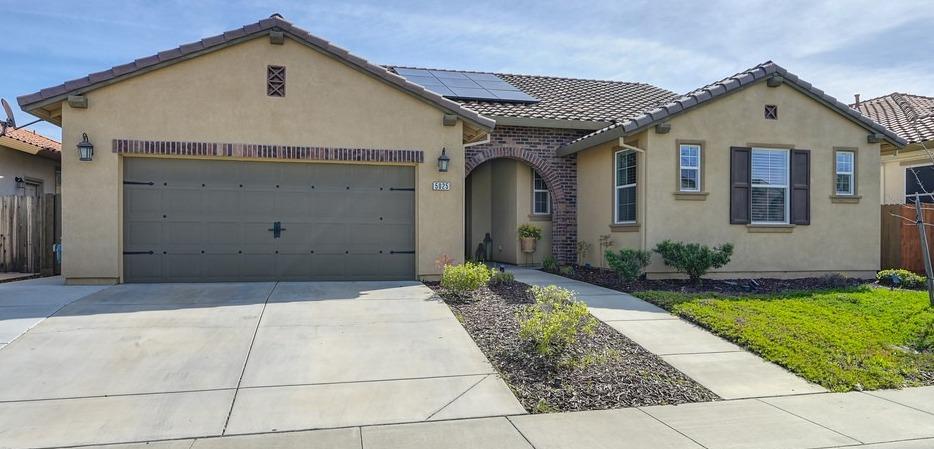 Photo of 5025 Southbury Dr in Roseville, CA