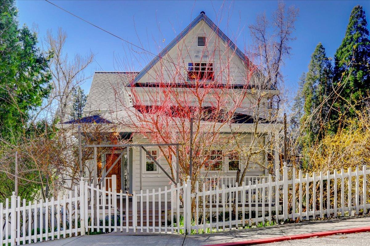 Photo of 541 N Pine St in Nevada City, CA