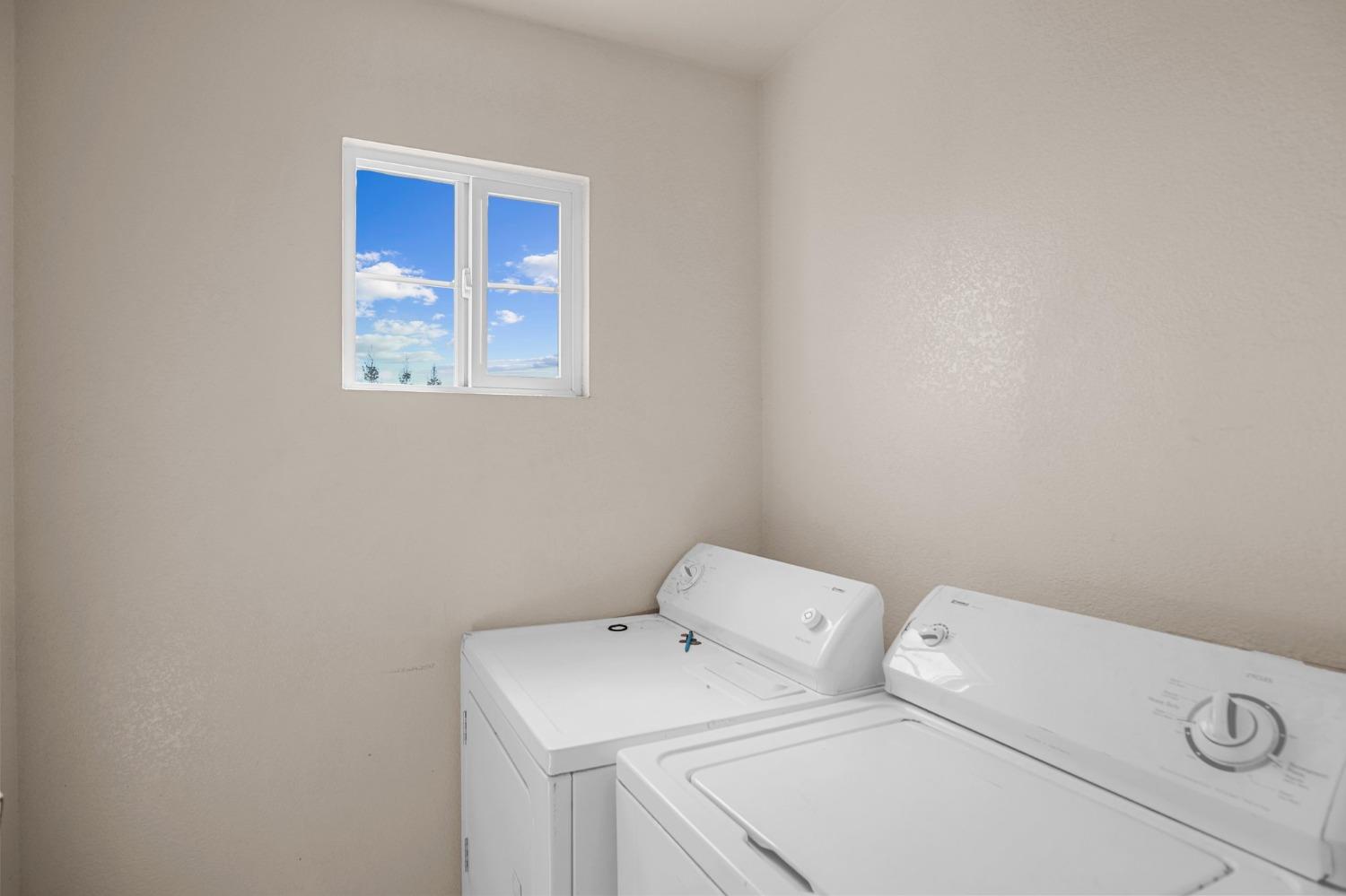 Detail Gallery Image 12 of 23 For 2093 Glory Ct., Atwater,  CA 95301 - 4 Beds | 2/1 Baths