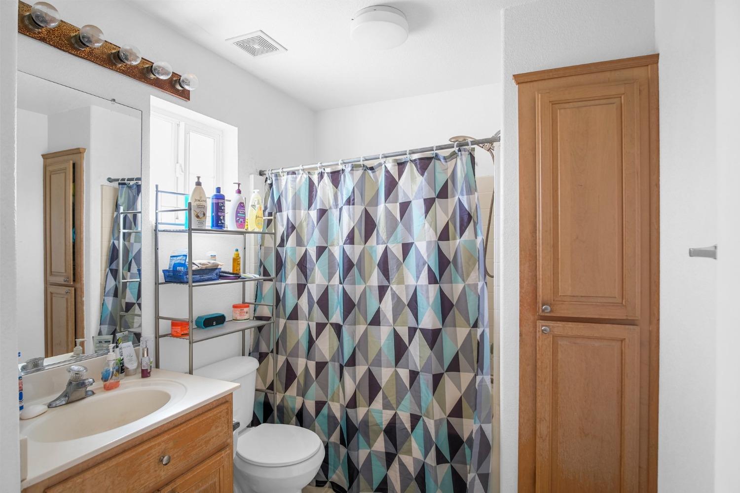 Detail Gallery Image 11 of 23 For 2093 Glory Ct., Atwater,  CA 95301 - 4 Beds | 2/1 Baths