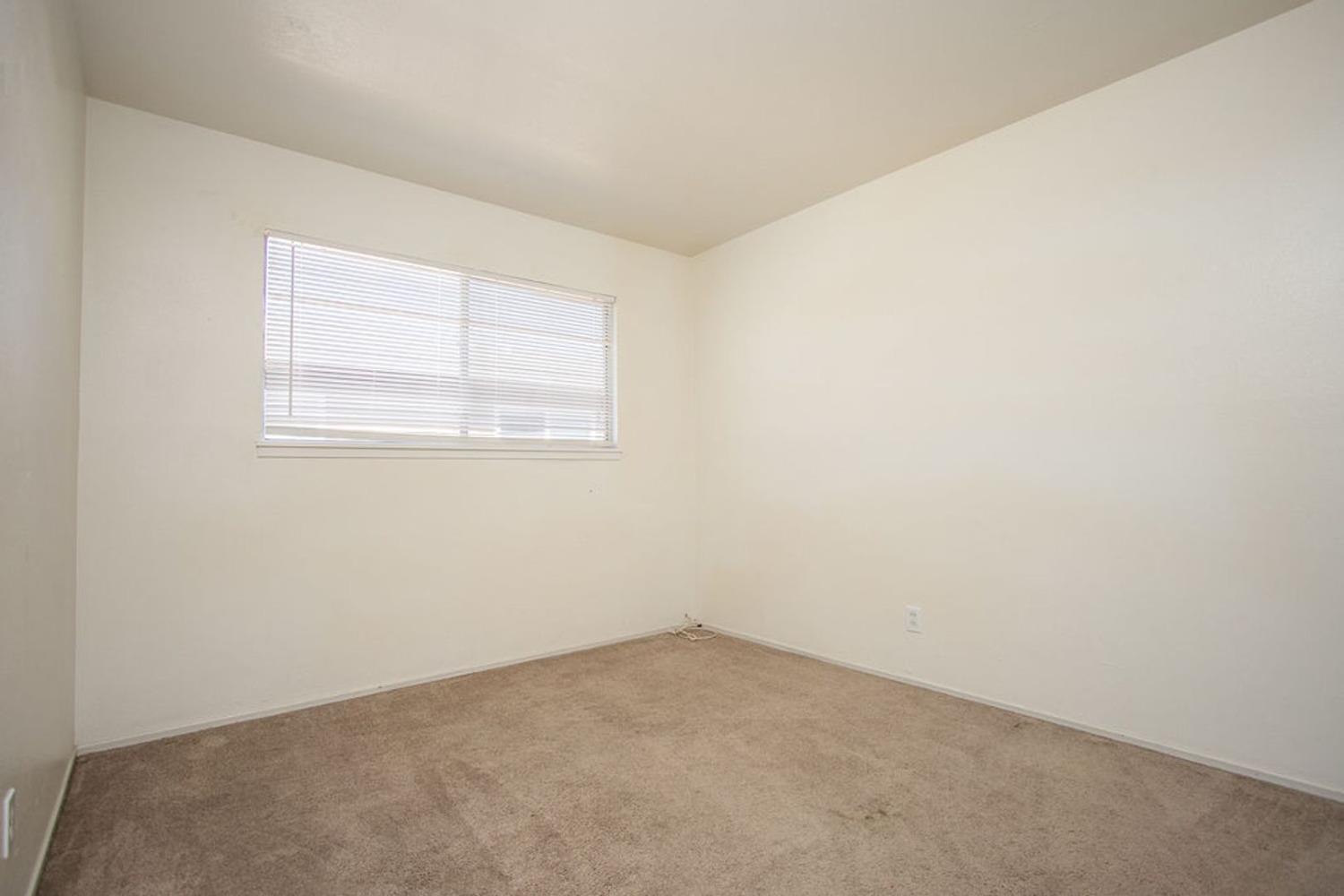 Detail Gallery Image 7 of 8 For 121 Starr Ave #E,  Turlock,  CA 95380 - 2 Beds | 1 Baths