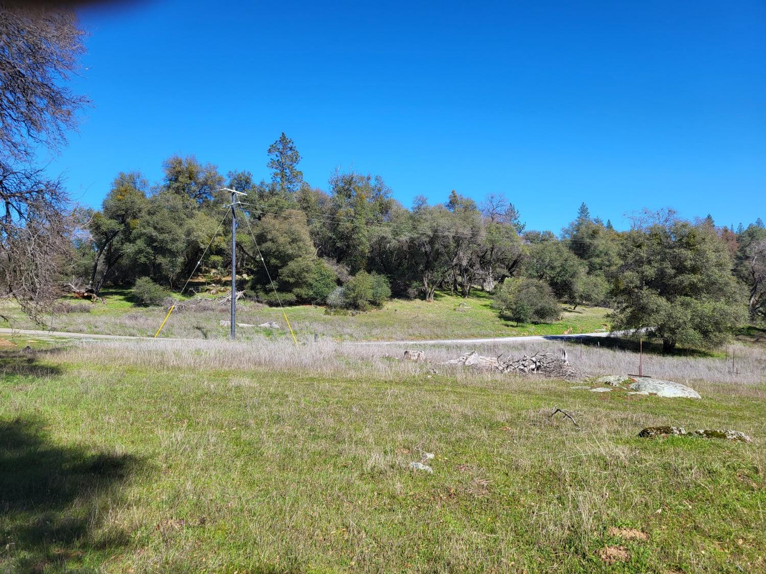 Photo of 2240 Apache Pass Rd in Somerset, CA