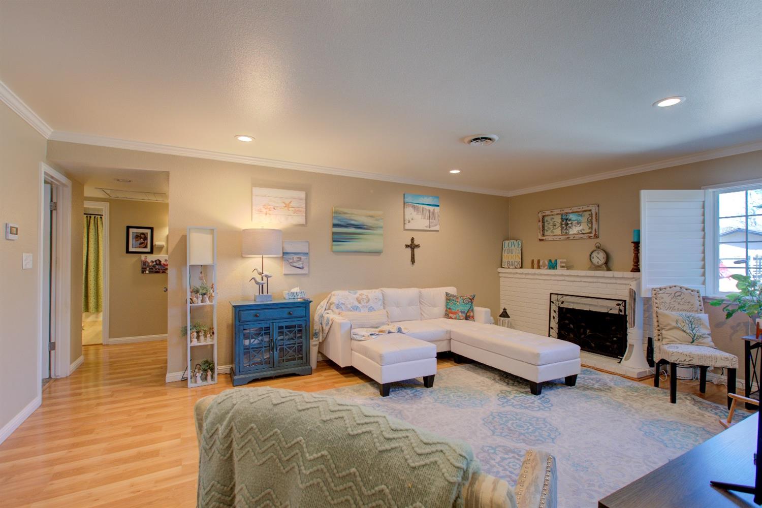 Detail Gallery Image 13 of 48 For 221 Ericwood Ct, Modesto,  CA 95350 - 3 Beds | 2 Baths