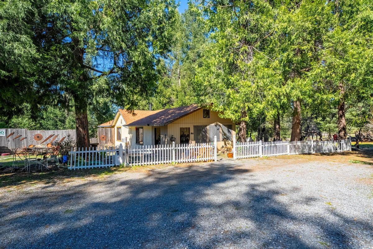 Photo of 1340 Paymaster Mine Rd in Georgetown, CA