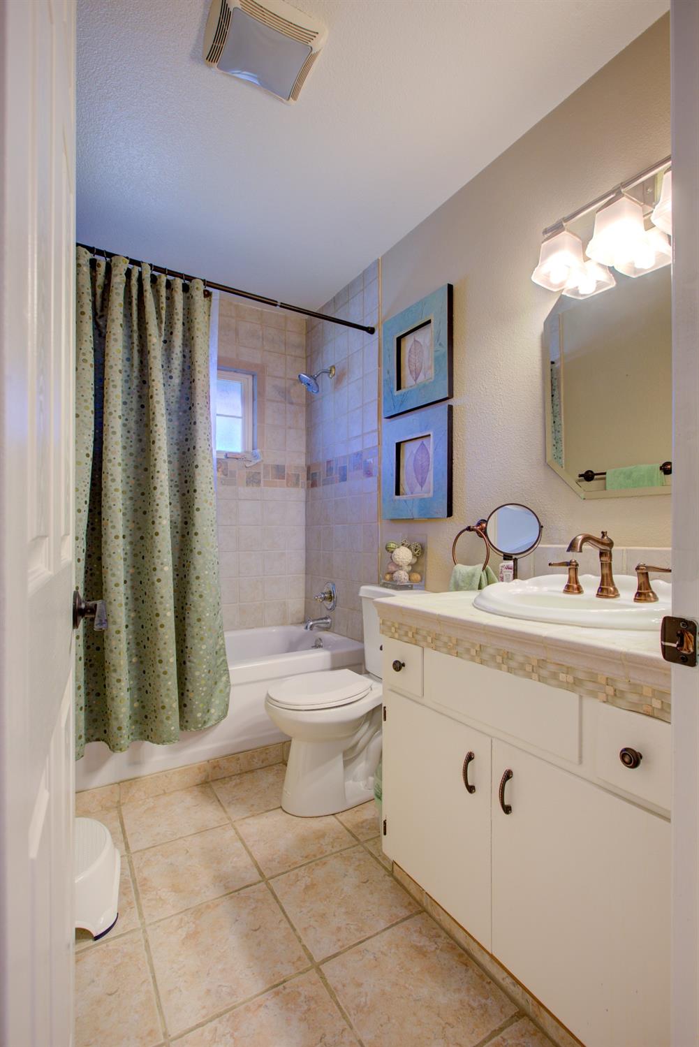Detail Gallery Image 29 of 48 For 221 Ericwood Ct, Modesto,  CA 95350 - 3 Beds | 2 Baths