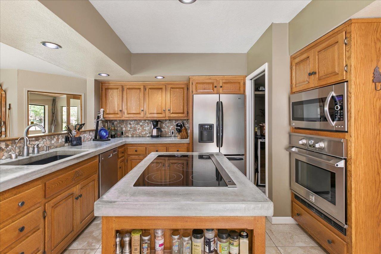 Detail Gallery Image 10 of 40 For 461 Janesville Grade, Janesville,  CA 96114 - 4 Beds | 2/1 Baths