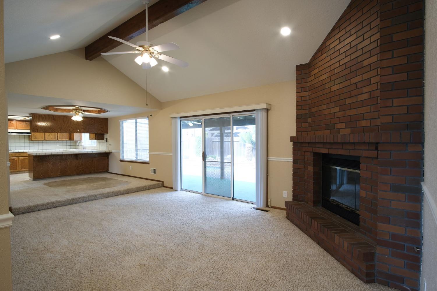 Detail Gallery Image 7 of 11 For 2233 Cheyenne Way, Modesto,  CA 95356 - 4 Beds | 2/1 Baths
