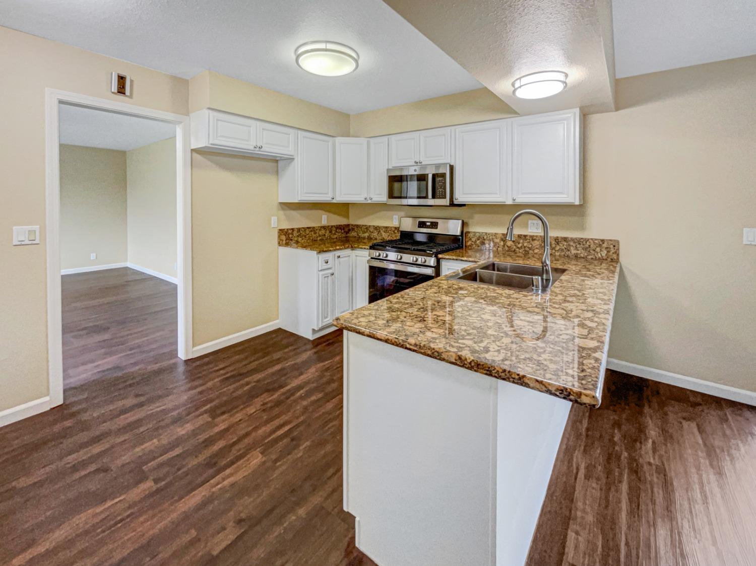 Detail Gallery Image 6 of 27 For 4152 Stonecutter Way, North Highlands,  CA 95660 - 3 Beds | 2 Baths