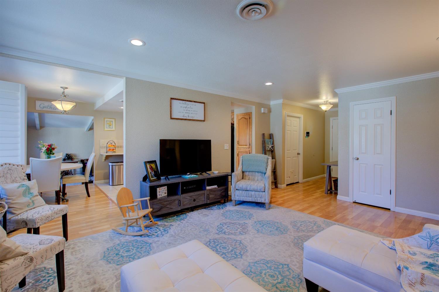 Detail Gallery Image 11 of 48 For 221 Ericwood Ct, Modesto,  CA 95350 - 3 Beds | 2 Baths