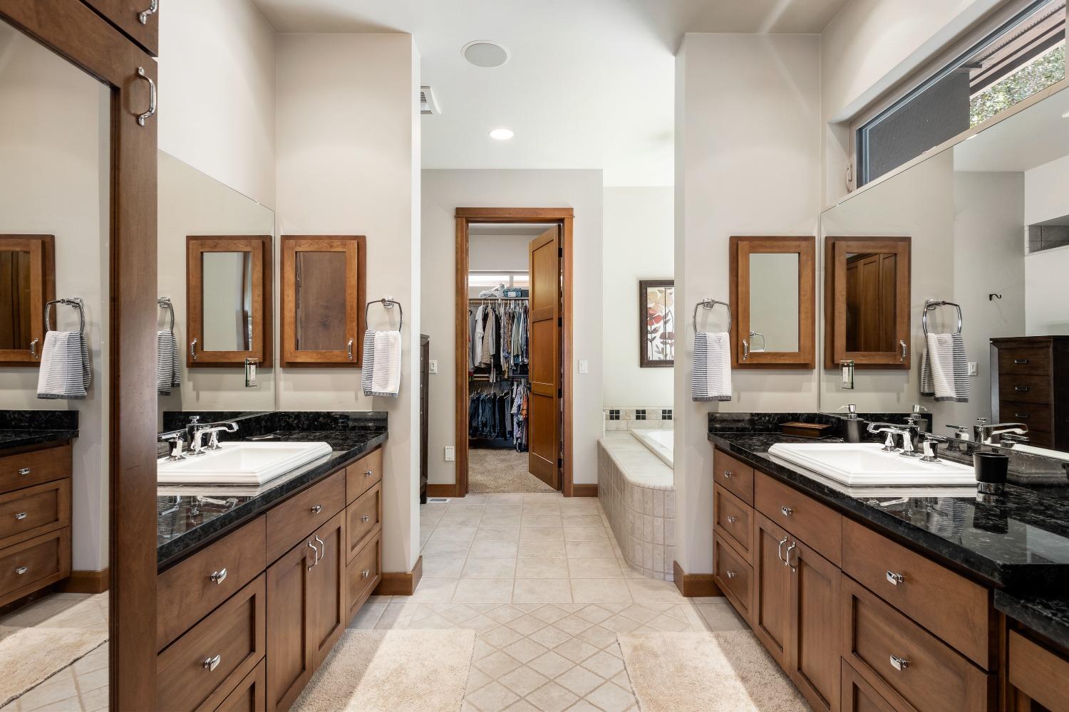Detail Gallery Image 24 of 70 For 13404 Driftwood Ct, Penn Valley,  CA 95946 - 5 Beds | 5/2 Baths