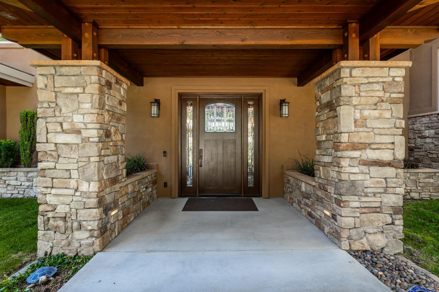 Detail Gallery Image 8 of 70 For 13404 Driftwood Ct, Penn Valley,  CA 95946 - 5 Beds | 5/2 Baths