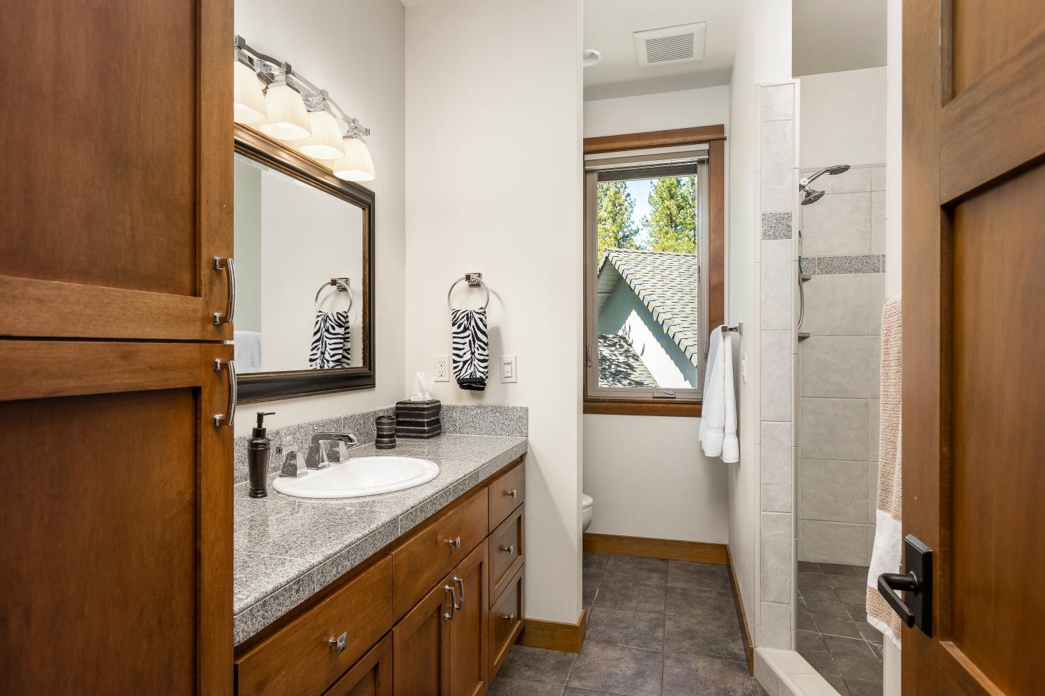 Detail Gallery Image 40 of 70 For 13404 Driftwood Ct, Penn Valley,  CA 95946 - 5 Beds | 5/2 Baths