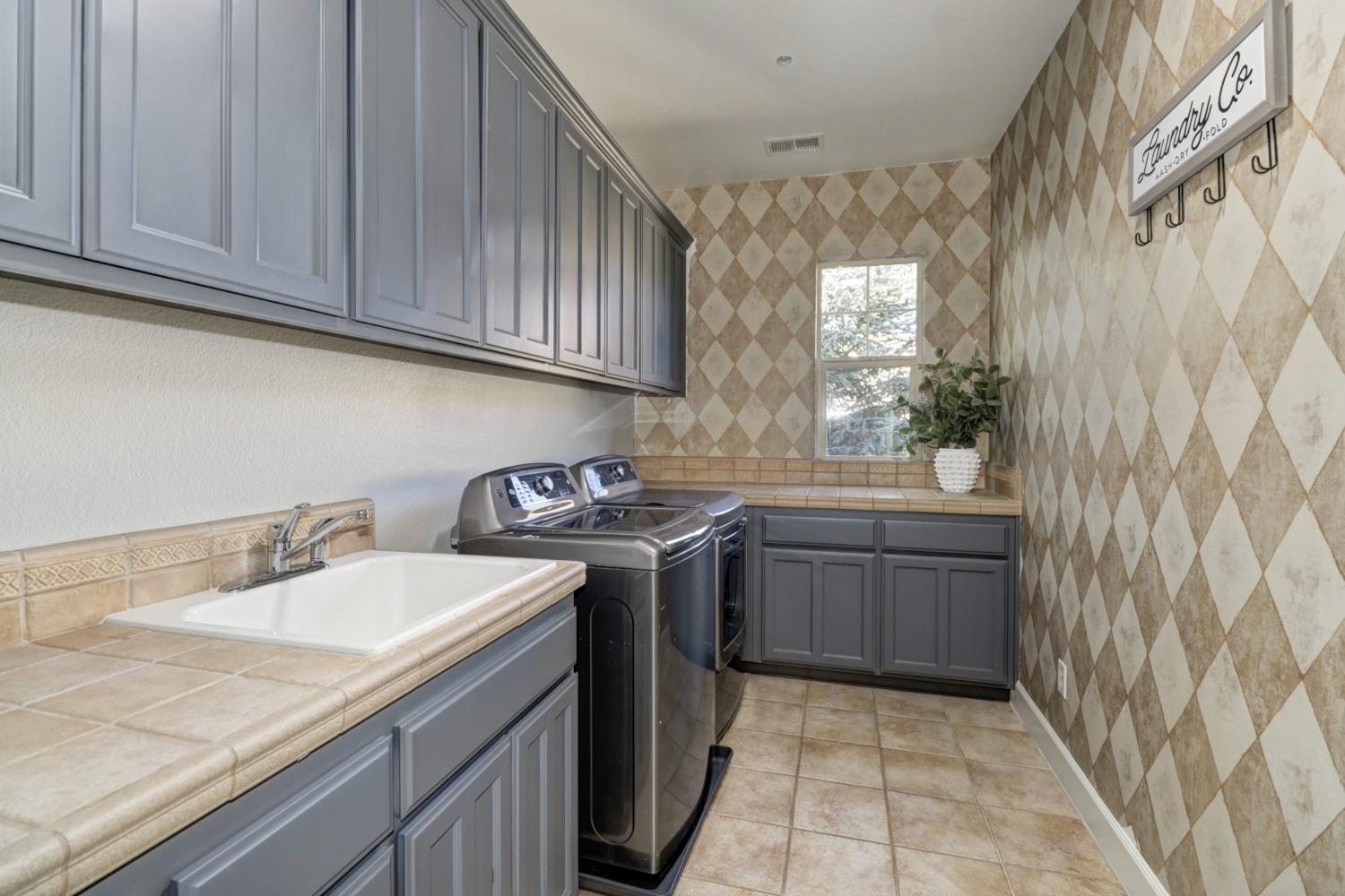 Detail Gallery Image 73 of 97 For 1802 Sorrell Cir, Rocklin,  CA 95765 - 4 Beds | 3/1 Baths