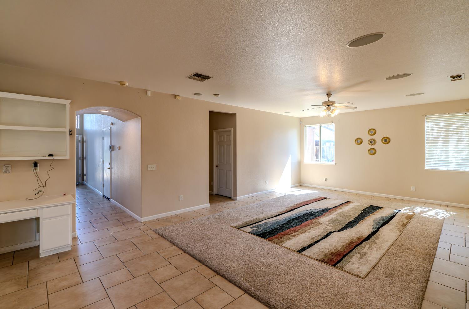 Detail Gallery Image 11 of 29 For 4121 Hallmark Way, Modesto,  CA 95356 - 4 Beds | 2/1 Baths