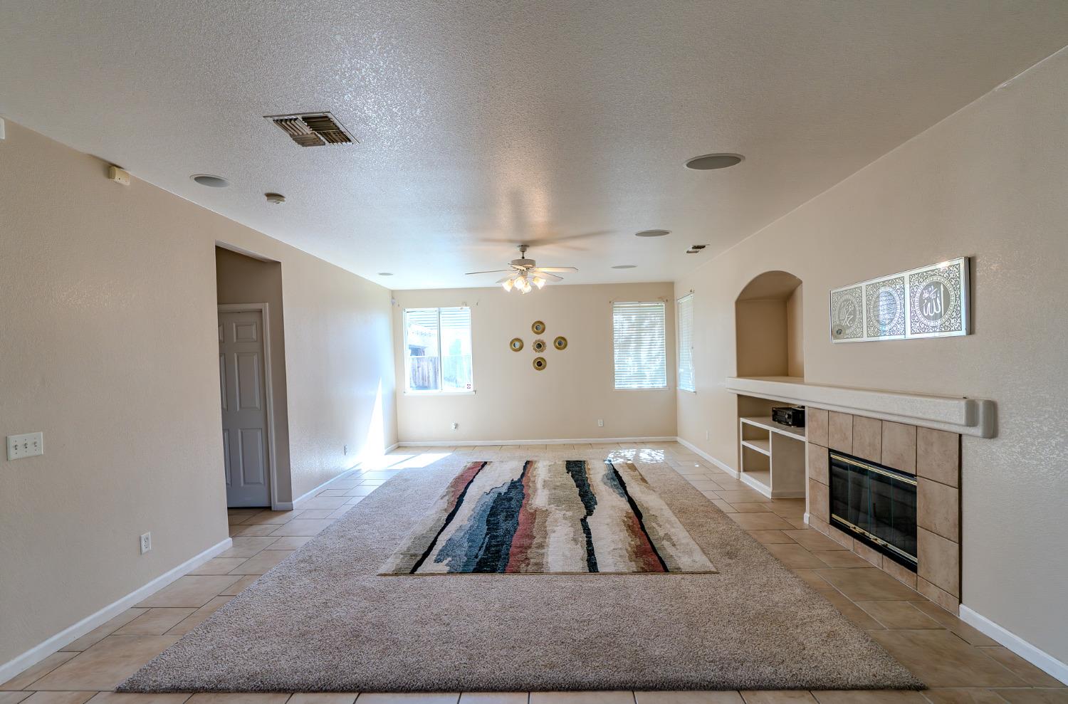 Detail Gallery Image 7 of 29 For 4121 Hallmark Way, Modesto,  CA 95356 - 4 Beds | 2/1 Baths
